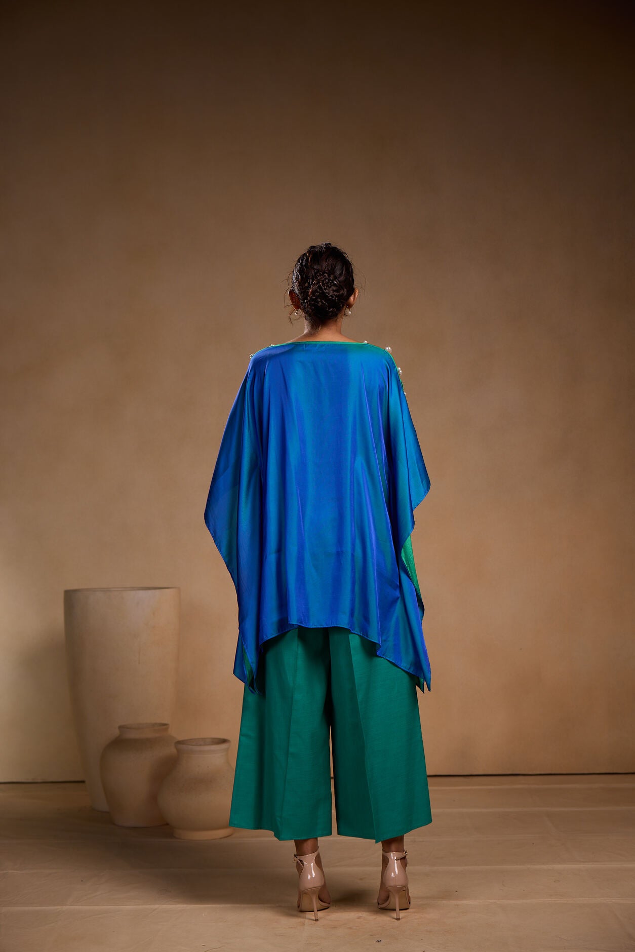 Silk mid-kaftan with big pearl and pant