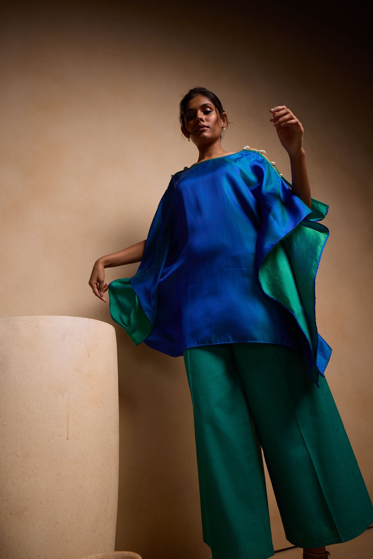 Silk mid-kaftan with big pearl and pant