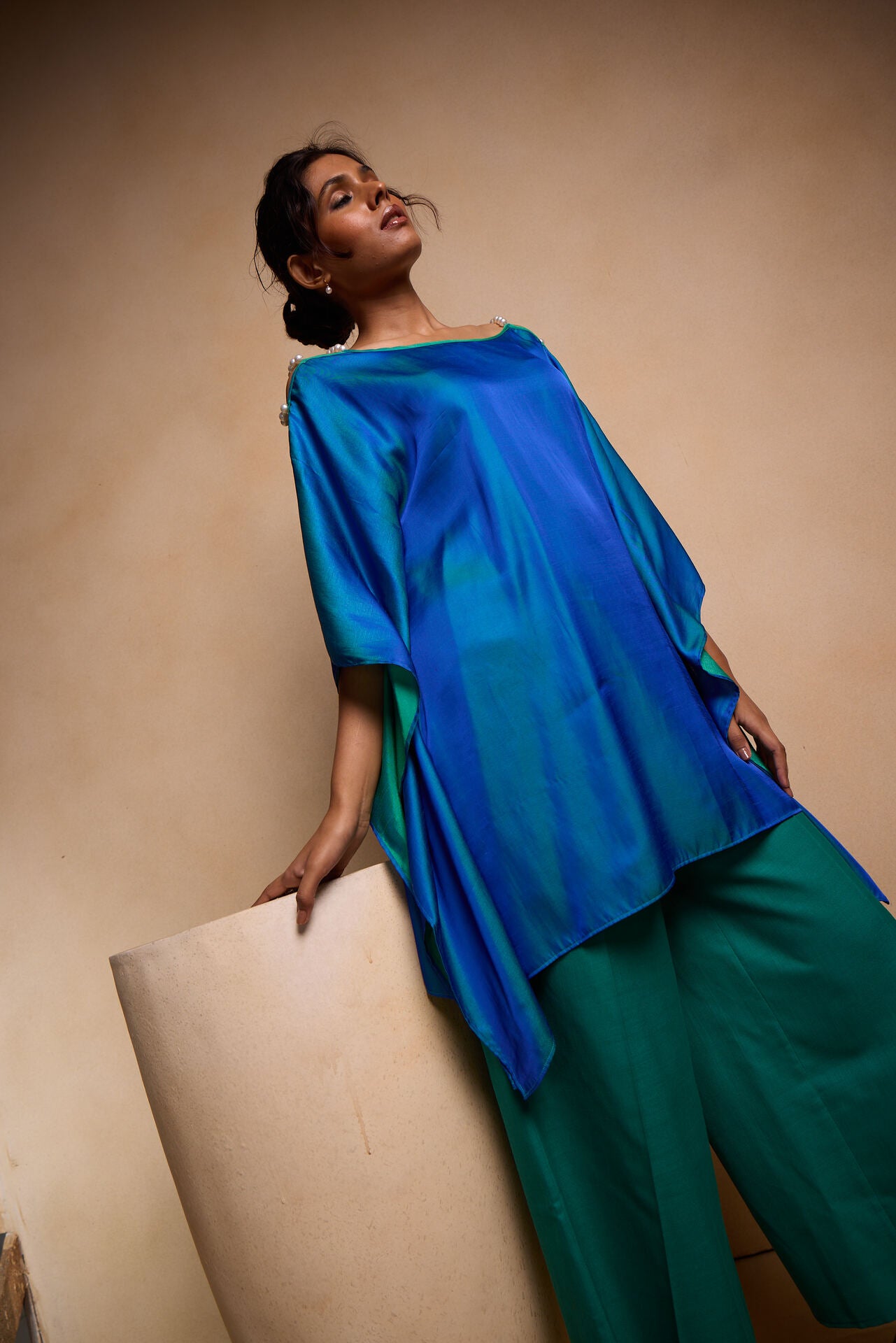 Silk mid-kaftan with big pearl and pant