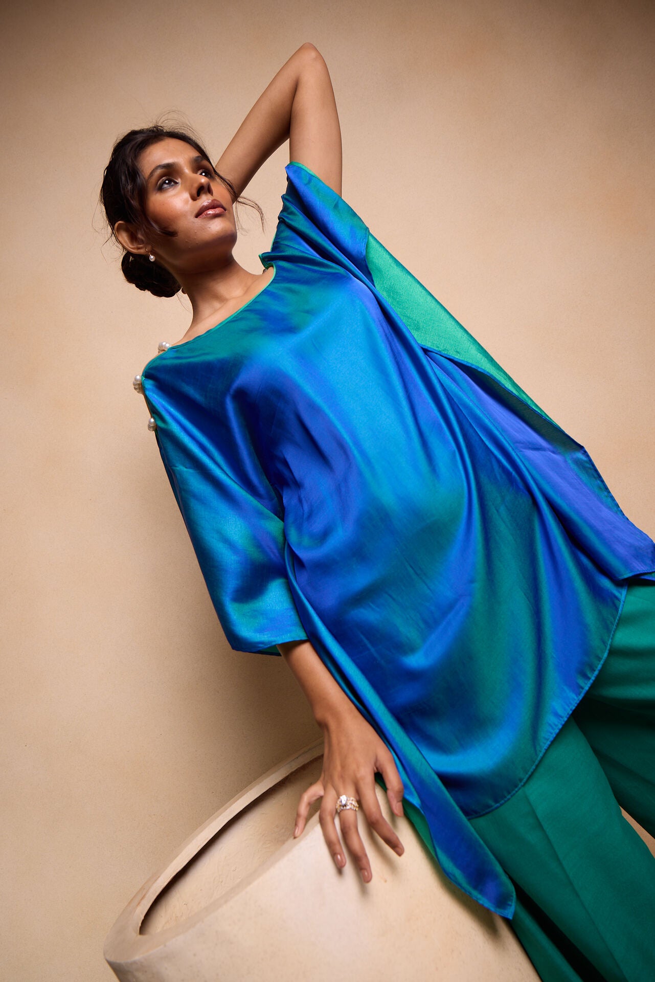 Silk mid-kaftan with big pearl