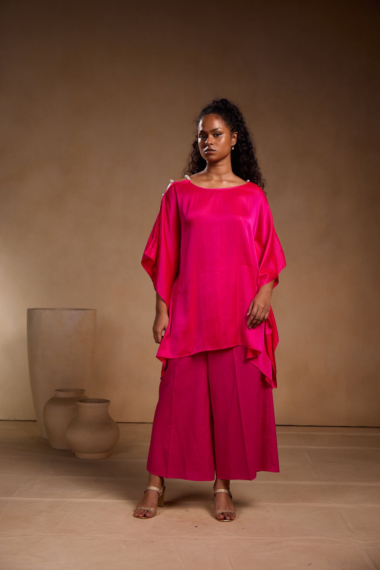 Silk mid-kaftan with big pearl