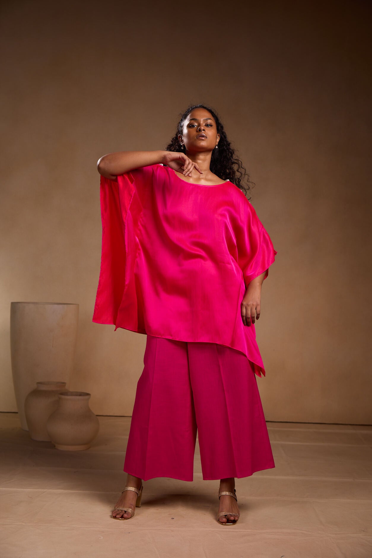 Silk mid-kaftan with big pearl and pant